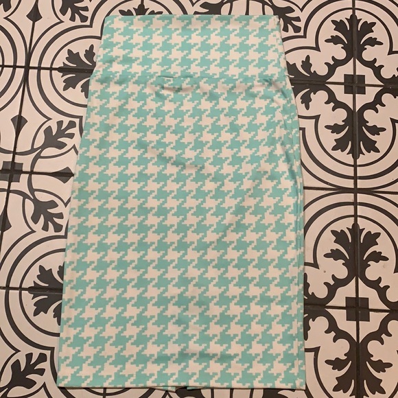 Dresses & Skirts - Houndstooth Pencil Skirt